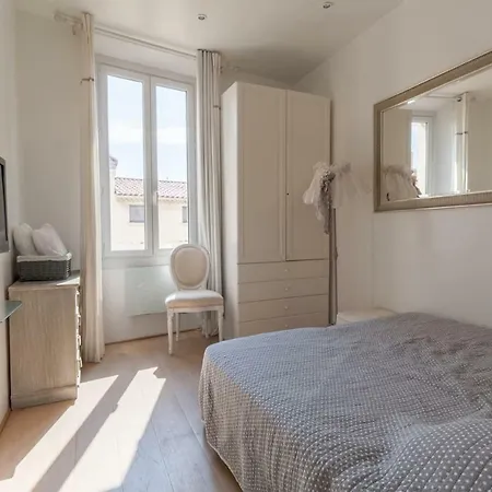 Cannes Conseil Immo, Vieux Port area, duplex, 3 Chambres, balcon, -Cast- * Cannes