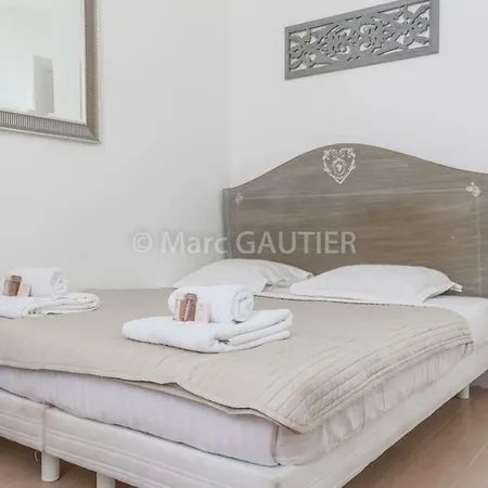 Cannes Conseil Immo, Vieux Port area, duplex, 3 Chambres, balcon, -Cast- *