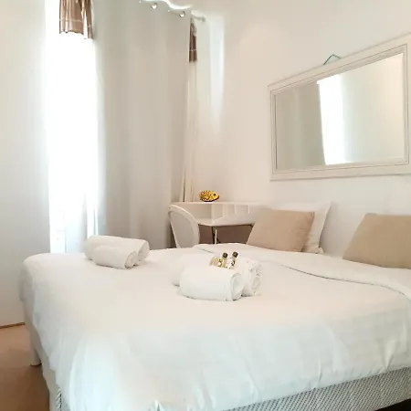 Cannes Conseil Immo, Vieux Port area, duplex, 3 Chambres, balcon, -Cast- Appartement *