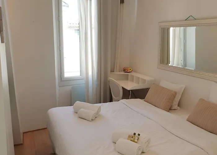 Lejlighed Old Harbor 3-Bedroom Apt Charming & Unique ! Cannes